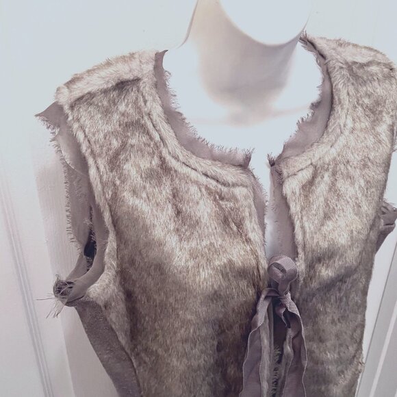 Simply Vera Vera Wang Faux Fur Vest/Shawl Women's-Tie/Front-Sheer Shoulder-Med - Picture 4 of 16